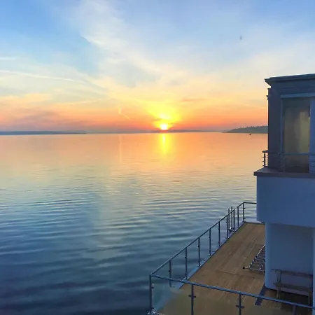 Schwimmendes Haus Robby Ii וילה