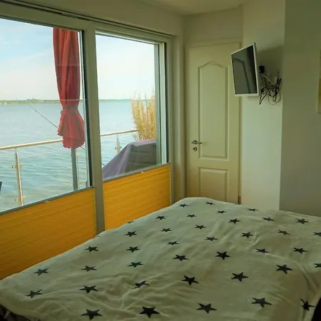 Schwimmendes Haus Robby Ii *