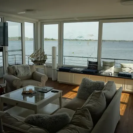 Schwimmendes Haus Robby Ii וילה