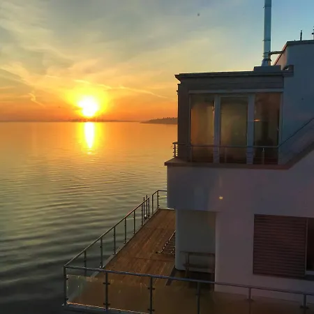Schwimmendes Haus Robby Ii